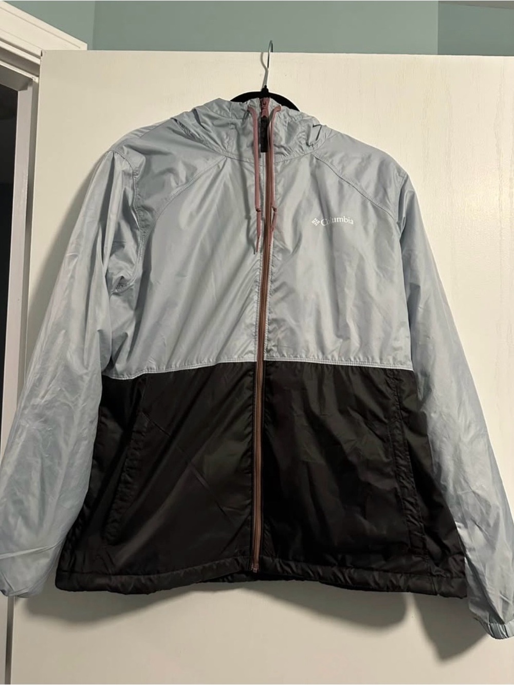 Columbia Women’s Two-Tone Hooded Windbreaker Jacket